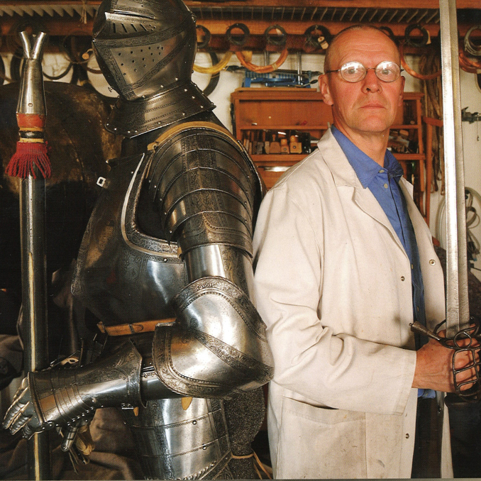Ian Ashdown, restaurateur d'armes anciennes et d'objets métalliques à Onnens