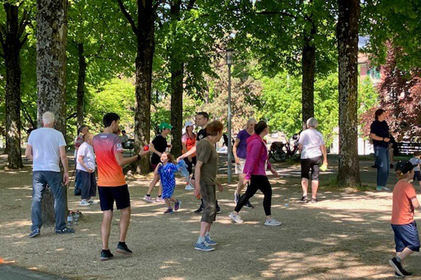 Cours de gymnastique intergénérationelle, Parc Valency, Lausanne